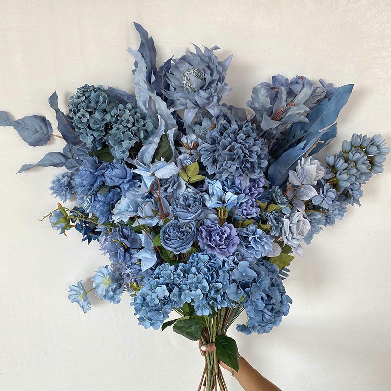 Elegante stoffige blauwe kunstzijdebloemen